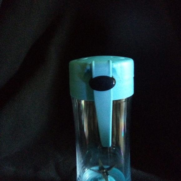 New Shakemate Light Blue Portable and Rechargeable Blender Juicer - Picture 4 of 11